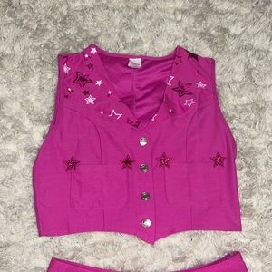 Full Barbie cowboy outfit with the best and flare pants in size medium.